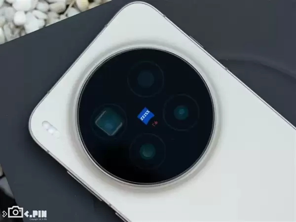 vivo刚发布的这台手机 让我不想再带相机出门