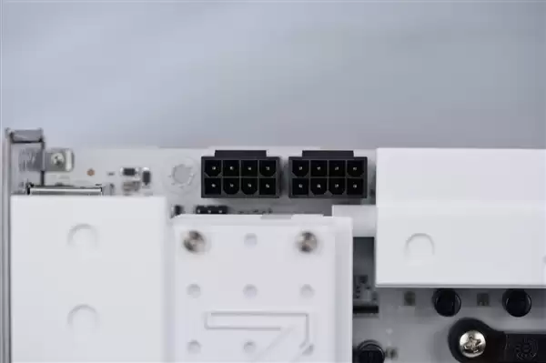 白色高颜值主板!七彩虹CVN B850 ARK FROZEN v14方舟图赏