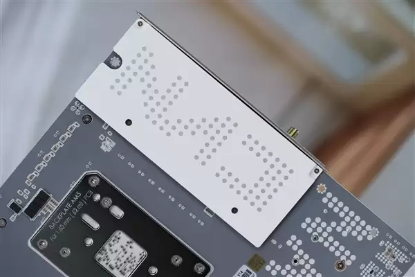 白色高颜值主板!七彩虹CVN B850 ARK FROZEN v14方舟图赏