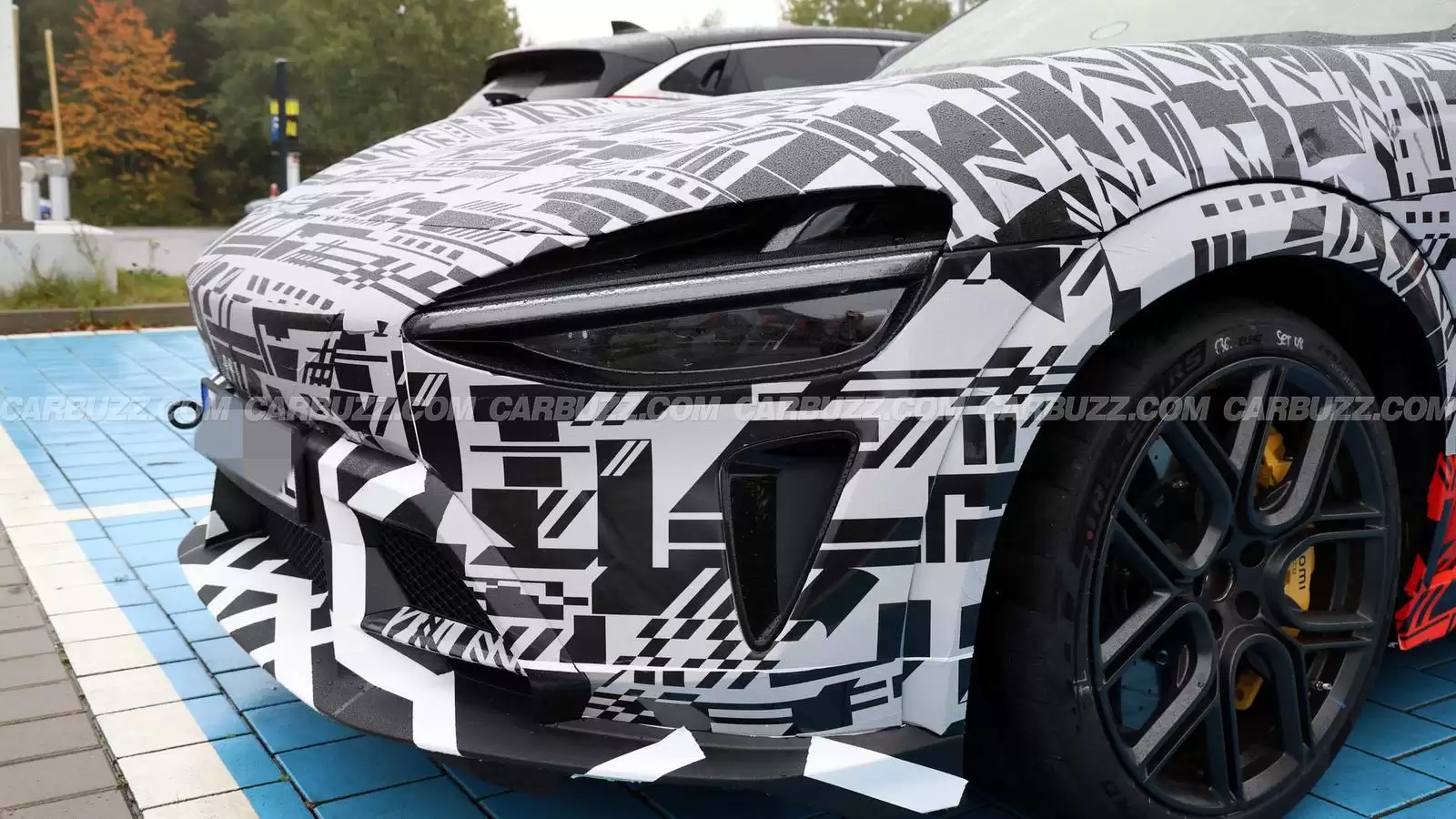 小米YU7 GT纽博格林测试曝光,或将搭载三电机冲击7分钟圈速