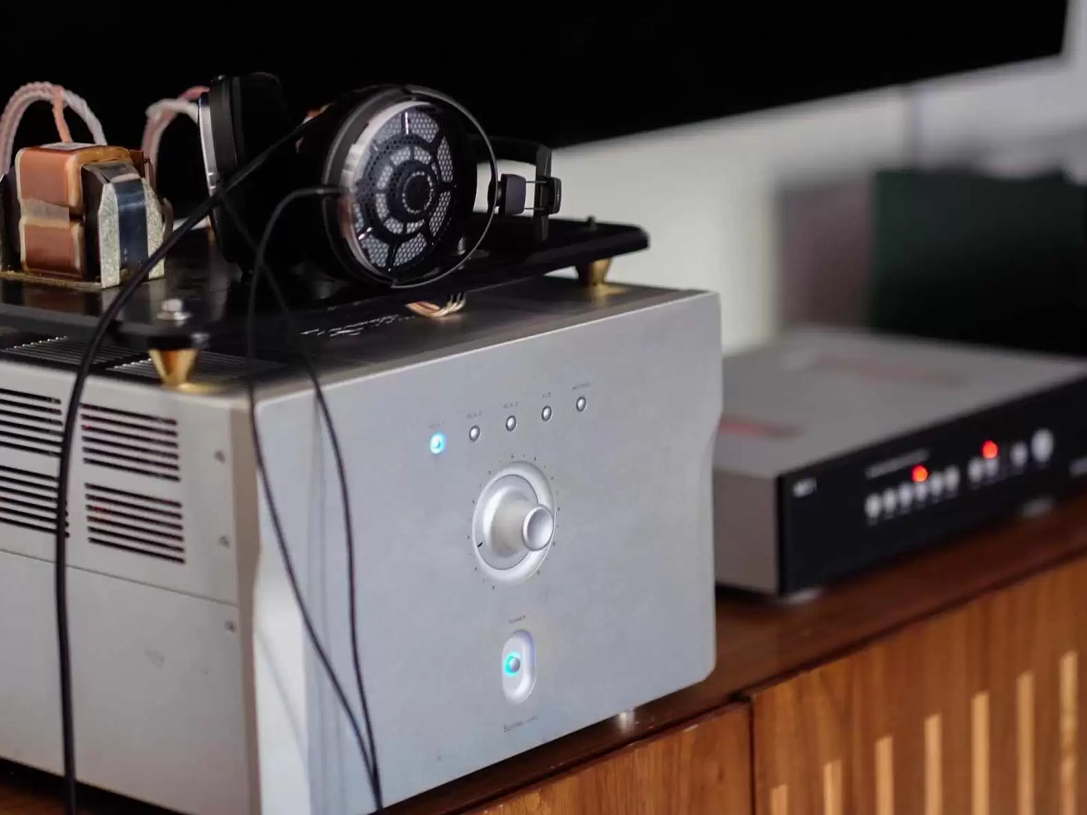 铁三角推 ATH-ADX7000 旗舰耳机：58 毫米一体化单元，每一副均手工精心组装