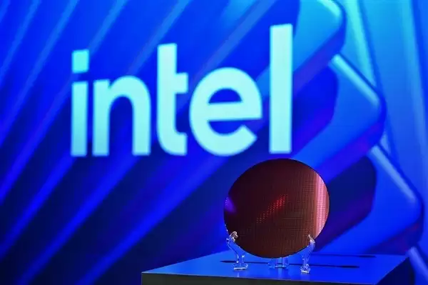 Intel 14A工艺获外部积极反馈，代工战略调整提速