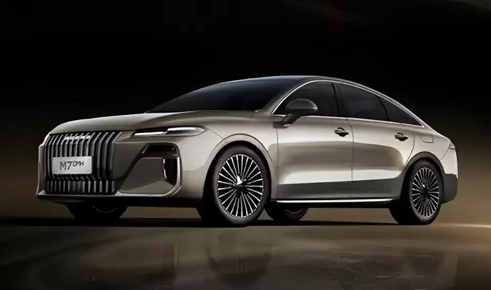 荣威M7 DMH车身侧面