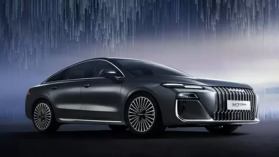 荣威M7 DMH车尾视图