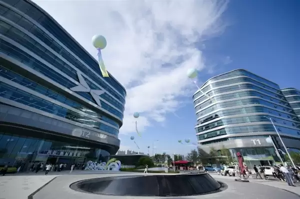 何小鹏职务名称变了！执行董事更新为董事 小鹏汽车副总裁回应