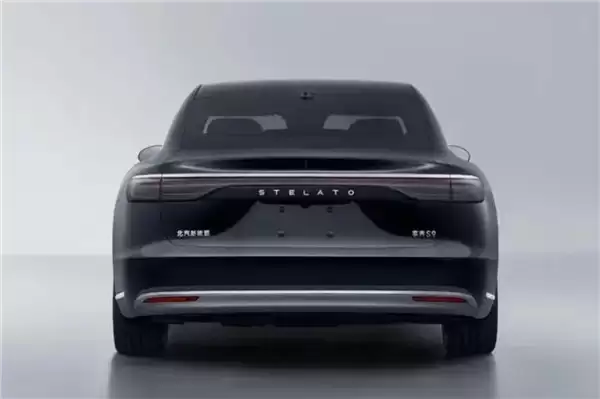 鸿蒙智行新款享界S9实车曝光 新车标上车 尾部细节有调整