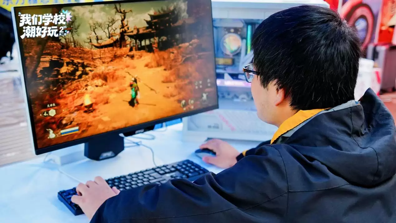 潮好玩第二季落地电子科技大学 致态带你嗨翻校园科技盛宴