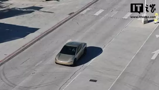 马斯克：特斯拉 Cybercab 明年二季度量产，没有方向盘和踏板