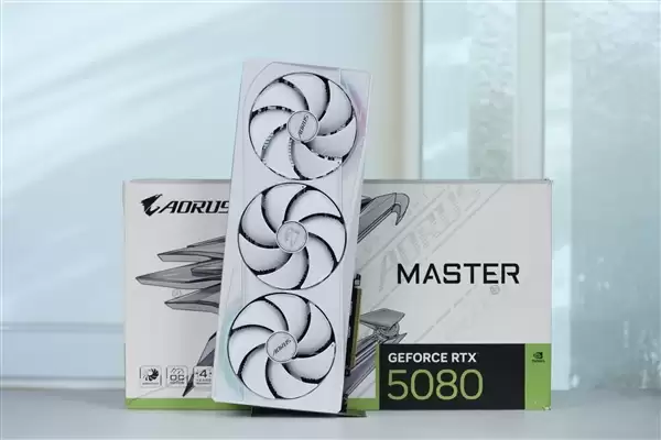 精美纯白设计!技嘉AUROS RTX 5080 MASTER ICE显卡图赏