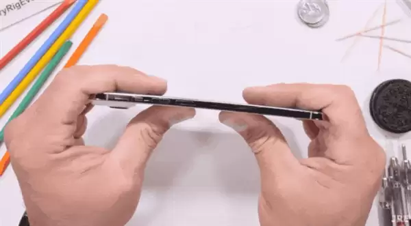 拆完iPhone Air后 我觉得苹果还有牙膏能挤