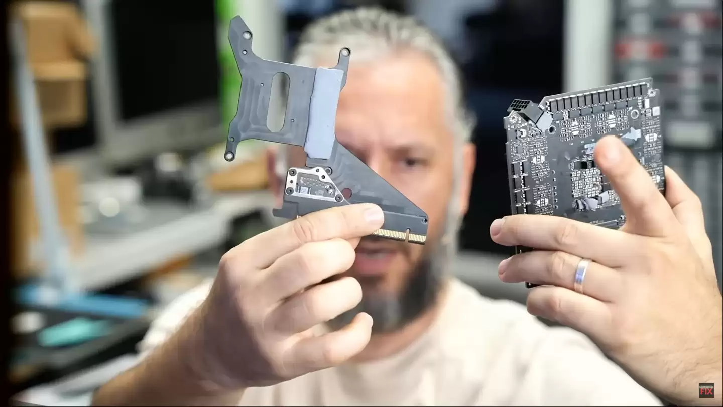 维修专家怒喷英伟达 RTX 5090 FE 公版显卡为“史上最烂设计之一”:接口设计过于脆弱,几乎无法修复