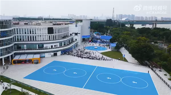 中国首个低空飞行营地开业 小鹏汇天全球首座飞行汽车6S店来了