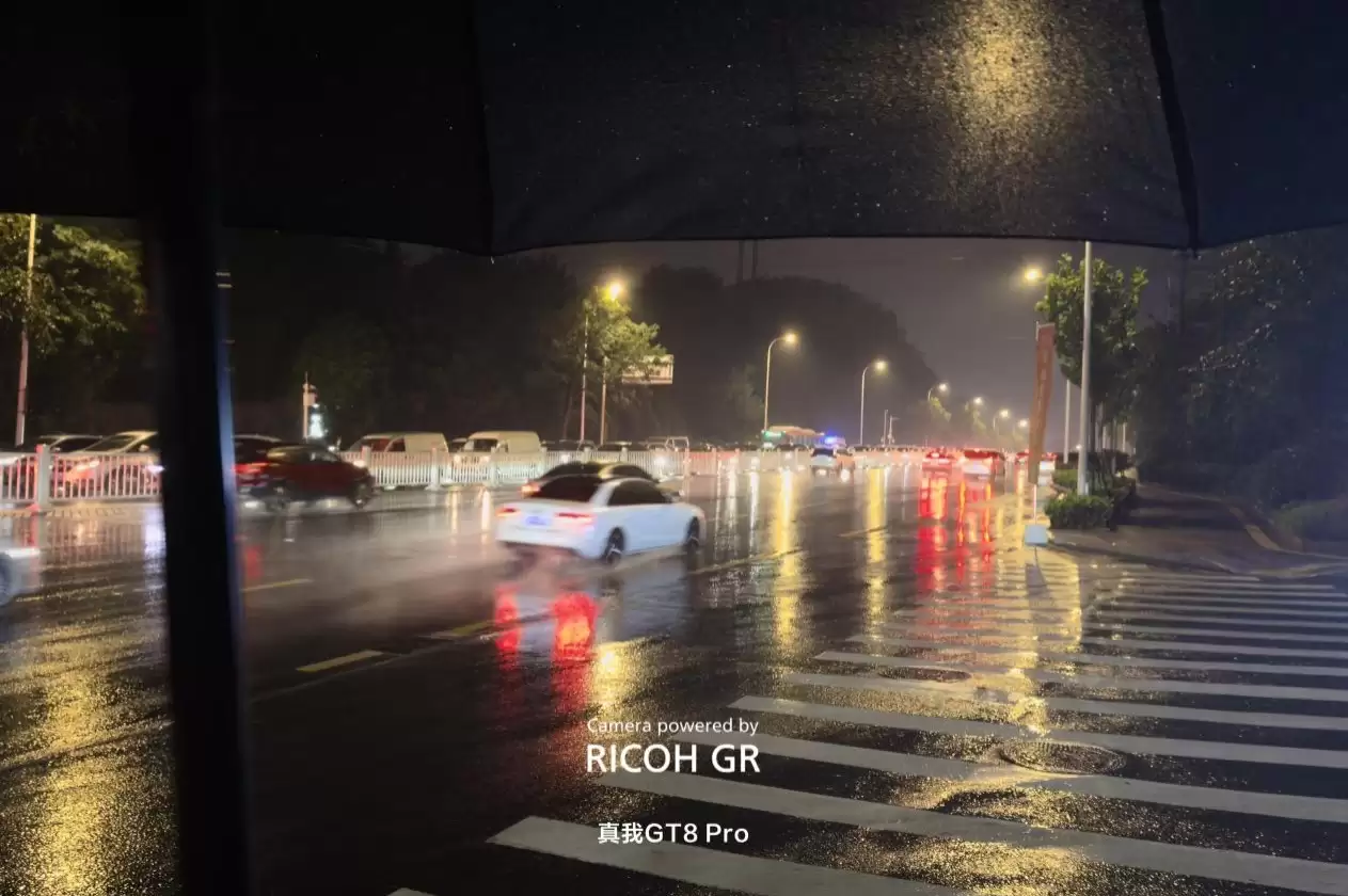 【IT之家评测室】理光 GR 影像 + 可换 Deco，真我 GT8 Pro 体验评测