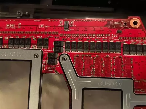 动手改装RTX 4090笔记本：性能暴增20%逼近RTX 5090！