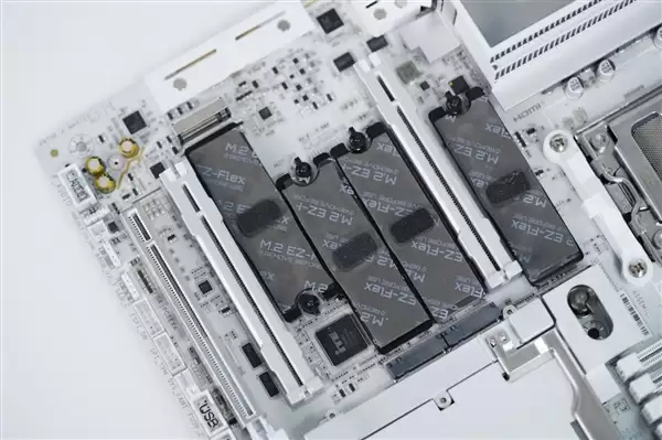 支持DDR5-9000!技嘉X870E AORUS X3D主板图赏