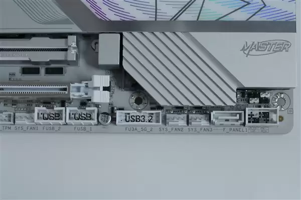 支持DDR5-9000!技嘉X870E AORUS X3D主板图赏