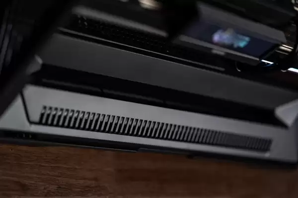 大幅瀑布曲面玻璃打破局限!七彩虹iGame C25A Vortex涡流机箱上市:699元