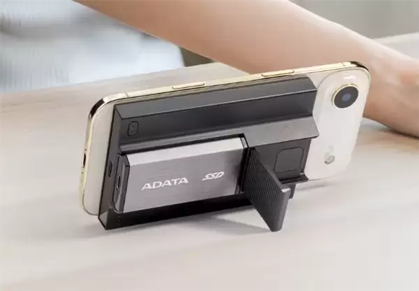 全球首款!威刚推出移动电源+固态硬盘二合一SR800