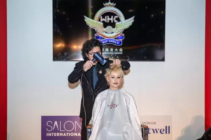 康夫K1凭等离⼦黑科技+11 万转马达解锁⾼阶造型体验