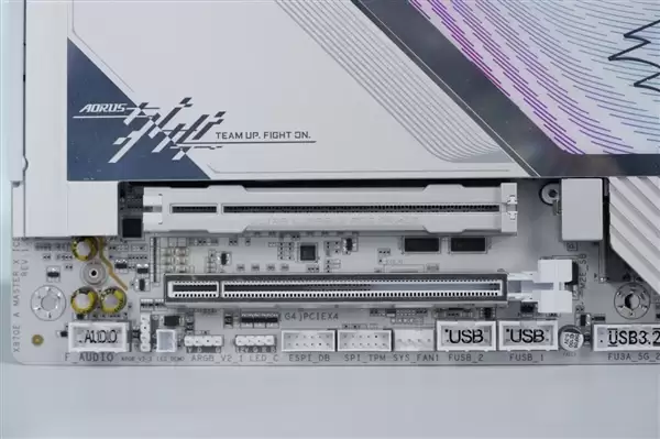 支持DDR5-9000!技嘉X870E AORUS X3D主板图赏