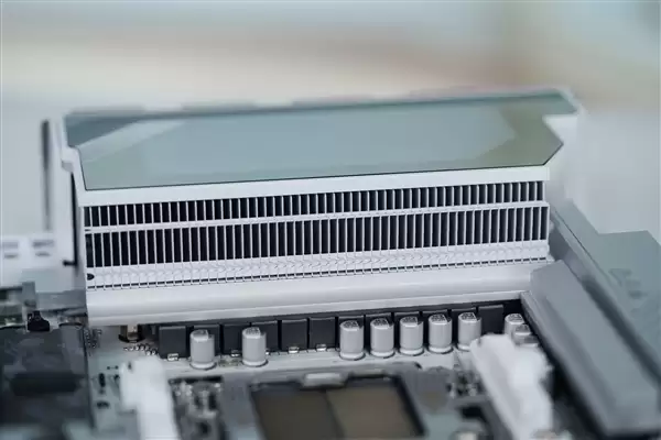 支持DDR5-9000!技嘉X870E AORUS X3D主板图赏