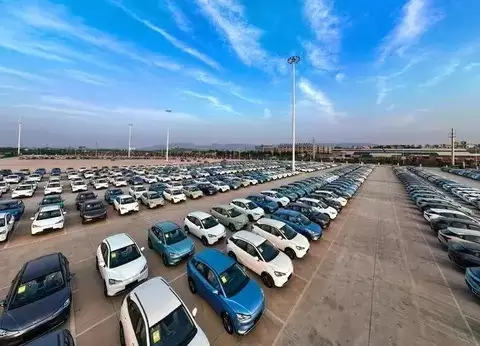 国内油价下调加满一箱油节省10.5元惠及民生促经济