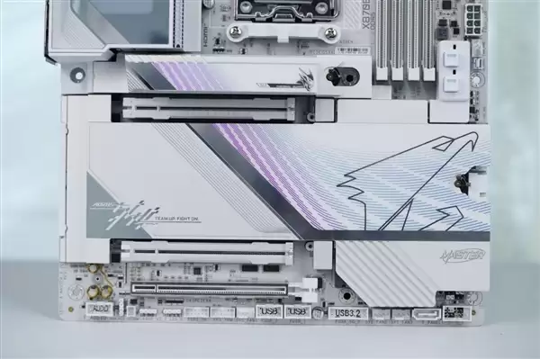 支持DDR5-9000!技嘉X870E AORUS X3D主板图赏