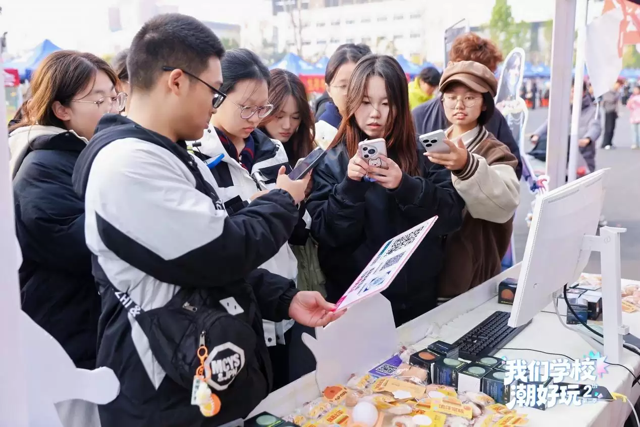 EVNIA弈威空降山西大学 用极致显示画面点燃校园激情