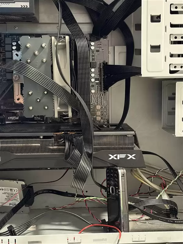 玩家公认的最强显卡支架:居然是一部经典诺基亚手机!