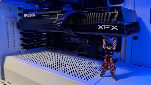 玩家公认的最强显卡支架:居然是一部经典诺基亚手机!