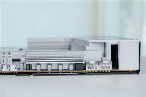 支持DDR5-9000!技嘉X870E AORUS X3D主板图赏