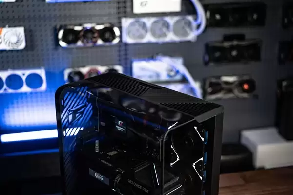 大幅瀑布曲面玻璃打破局限!七彩虹iGame C25A Vortex涡流机箱上市:699元