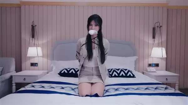 国产真人互动影游《炽浪号》发售 性感美女被捆绑