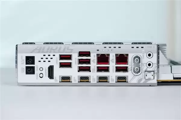 支持DDR5-9000!技嘉X870E AORUS X3D主板图赏