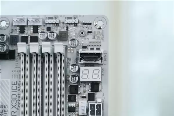 支持DDR5-9000!技嘉X870E AORUS X3D主板图赏