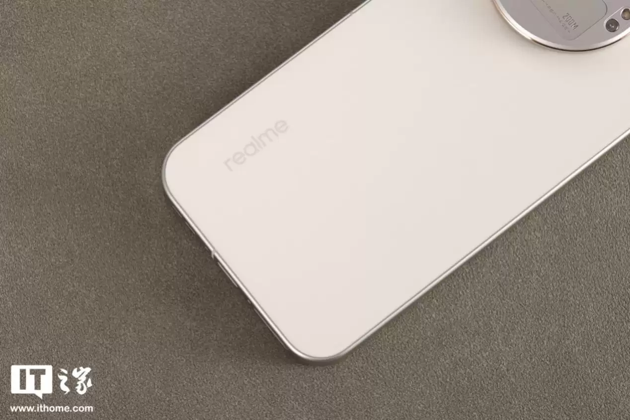 【IT之家评测室】理光 GR 影像 + 可换 Deco，真我 GT8 Pro 体验评测