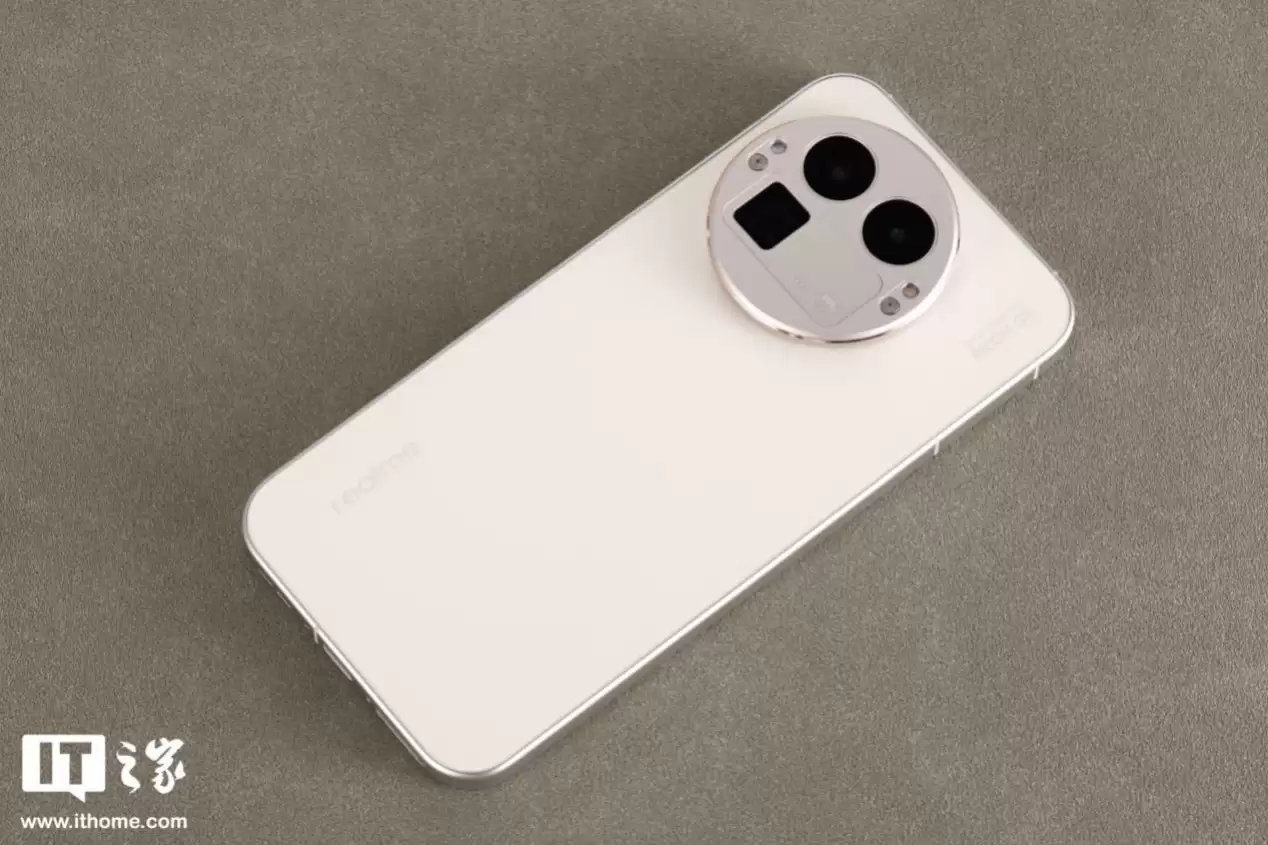 【IT之家评测室】理光 GR 影像 + 可换 Deco，真我 GT8 Pro 体验评测