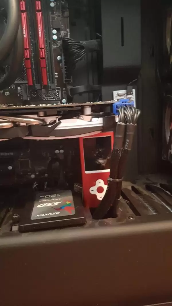 玩家公认的最强显卡支架:居然是一部经典诺基亚手机!