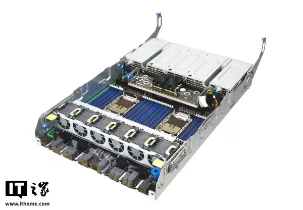 华硕推出 XA NB3I-E12 AI 服务器，内置双英特尔至强 6 CPU + 八张英伟达 Blackwell Ultra 显卡