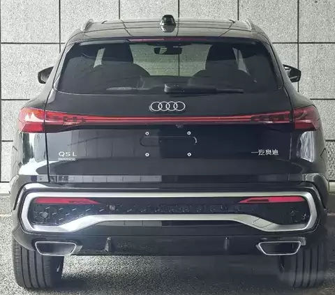 奥迪新款Q5L侧面视角