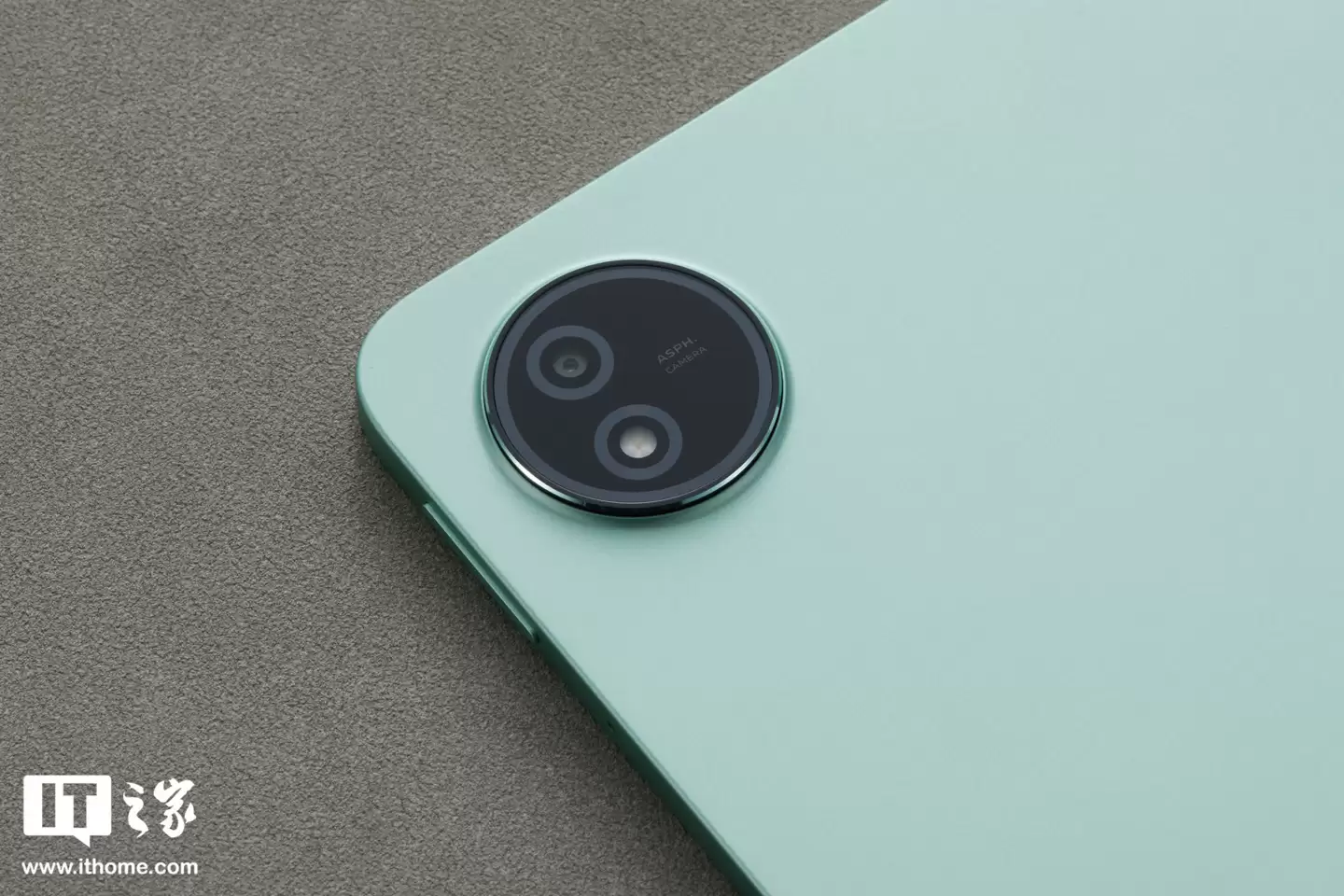 【IT之家图赏】热血能量生态焕新登场：iQOO Pad5e / WATCH GT 2 / TWS 5 全家桶实拍