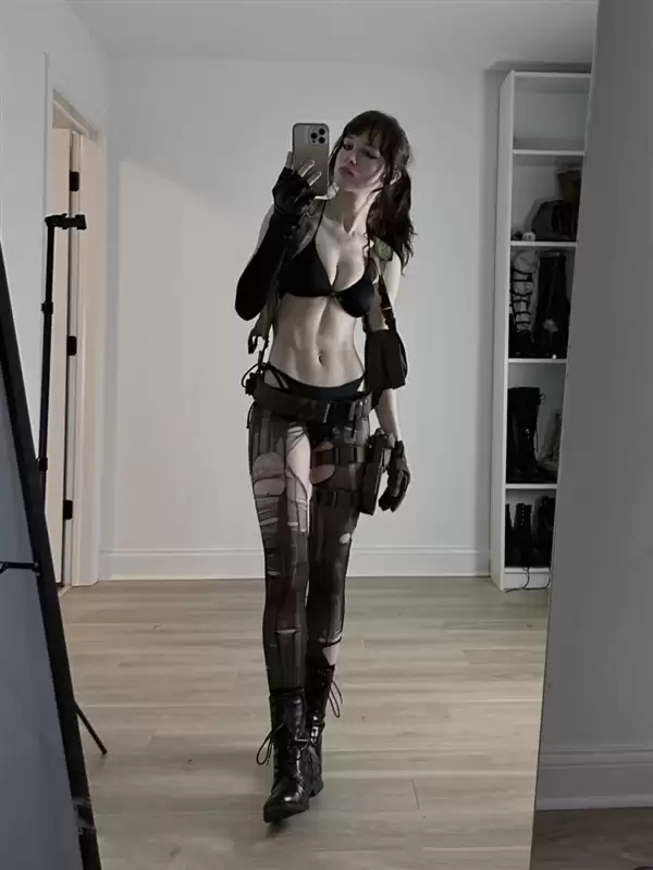 美国小姐姐cos《电锯人》蕾赛 过膝袜勒腿效果太顶了