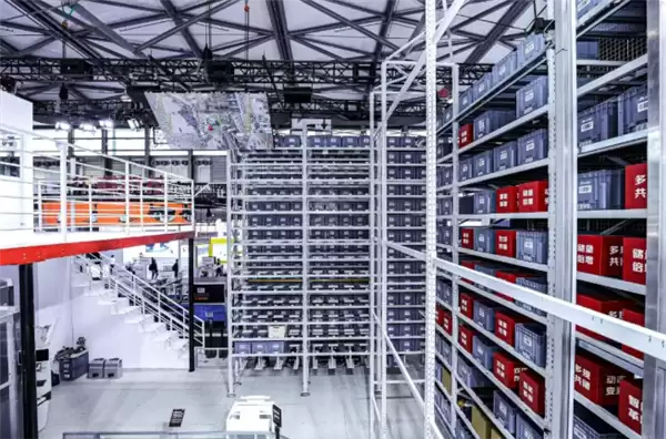 首次亮相！京东“狼族”机器人军团再迎3位新成员