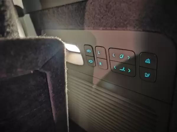 同级最多电机！三排六座SUV腾势N8L上市：29.98万起