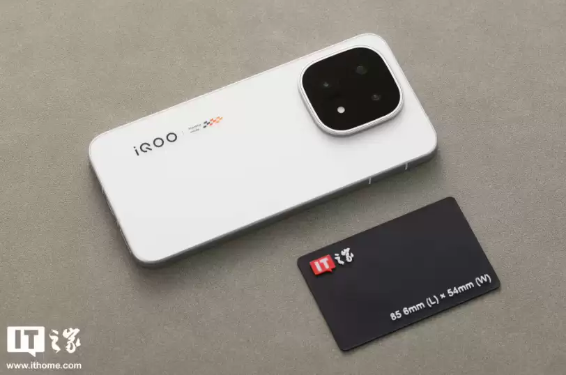 iQOO 15 手机福袋 / 首销权益延长至 11 月 11 日,赠《王者荣耀》皮肤 / 移动电源“四选一”等