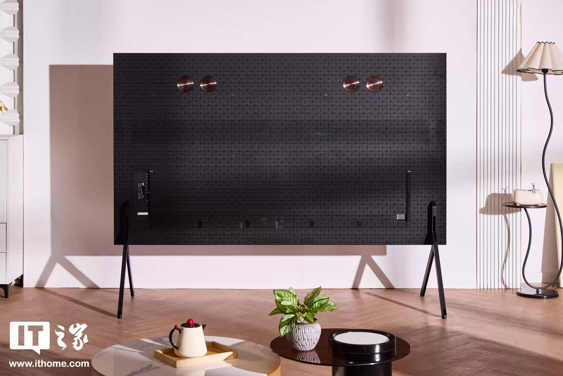 【IT之家图赏】TCL X11L 98 吋 SQD-Mini LED 电视图赏:顶配机皇,100% BT2020 色域、上万尼特亮度