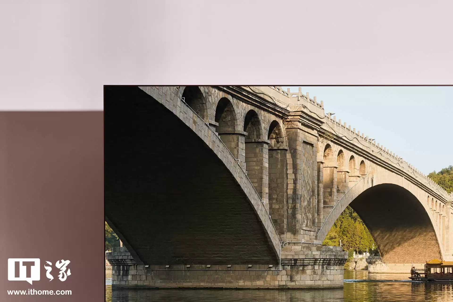 【IT之家图赏】TCL X11L 98 吋 SQD-Mini LED 电视图赏:顶配机皇,100% BT2020 色域、上万尼特亮度