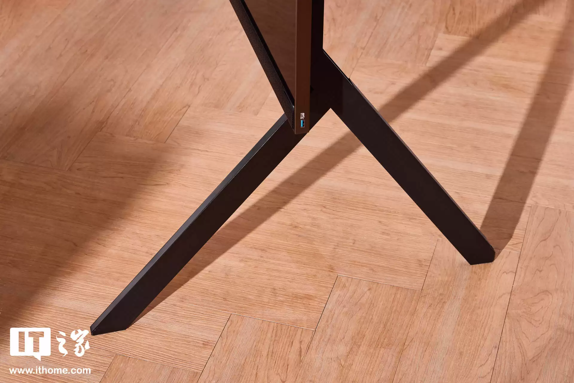 【IT之家图赏】TCL X11L 98 吋 SQD-Mini LED 电视图赏:顶配机皇,100% BT2020 色域、上万尼特亮度