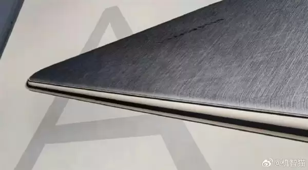 马上见!华为Mate70 Air这外形你觉得如何 机身薄到没朋友