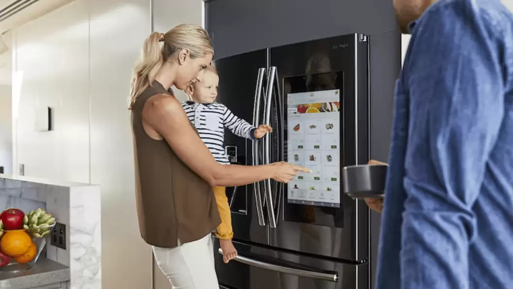 三星确认 11 月 3 日起向美国市场带屏智能冰箱推送内含广告的 Widget 小组件